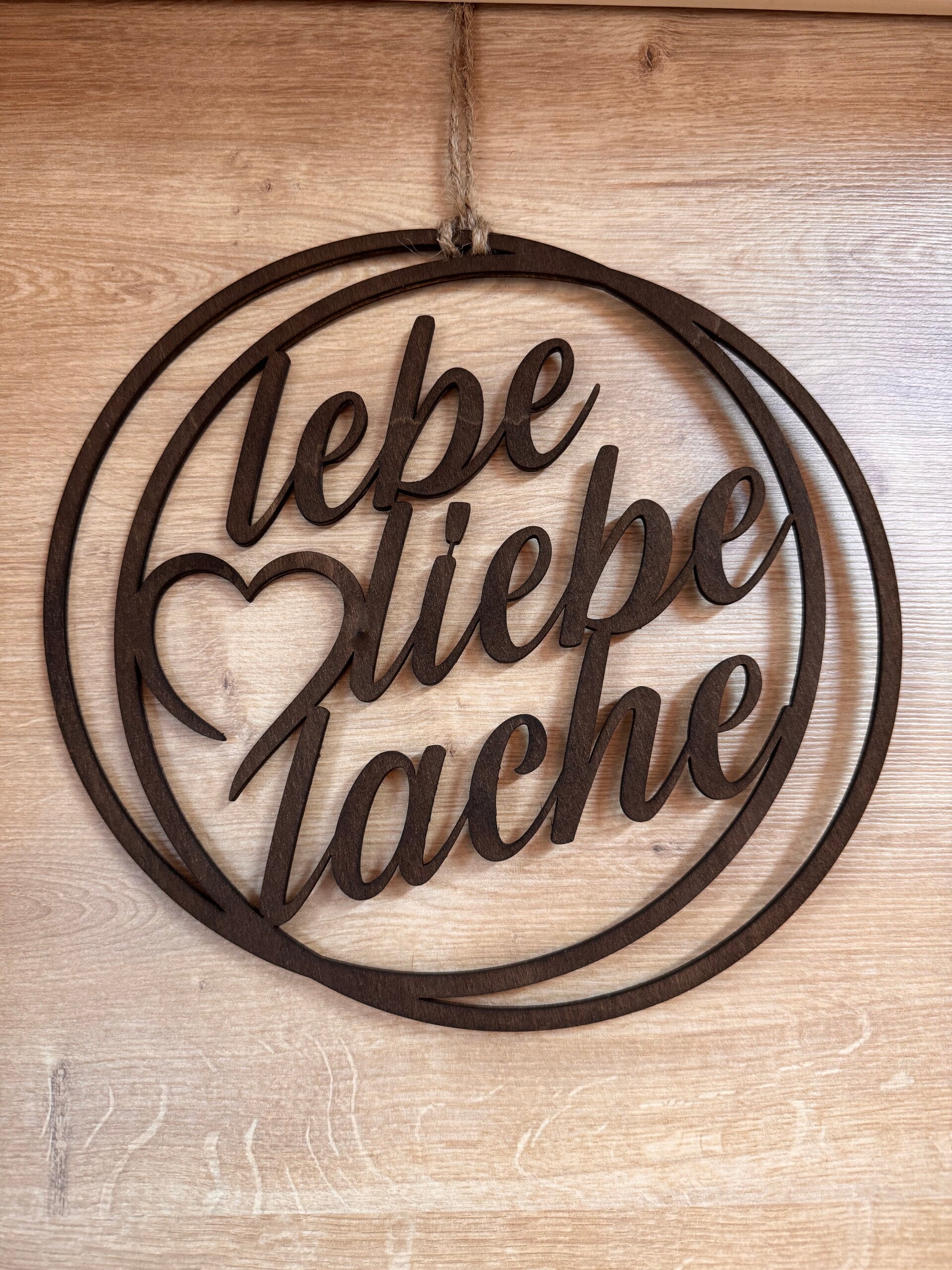 Holzschild „Lebe Liebe Lache“