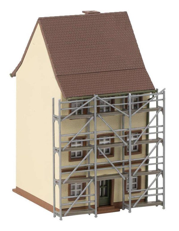 FALLER 232175 N Altstadthaus mit Gerüst