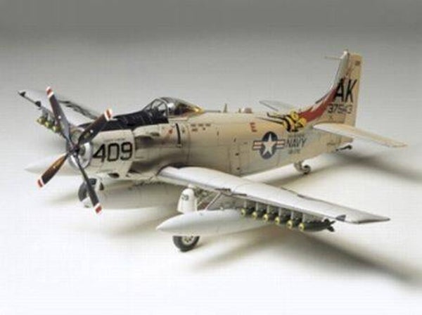 TAMIYA 61058 1:48 Douglas Skyr.AD-6