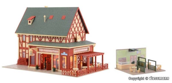 Vollmer 43681 H0 Luigi´s Pizzeria mit Inneneinrichtung und LED-Beleuchtung, Funktionsbausatz