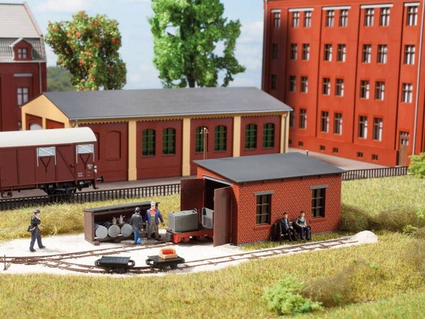 Auhagen H0 41708 Feldbahnlokschuppen mit Tankstelle