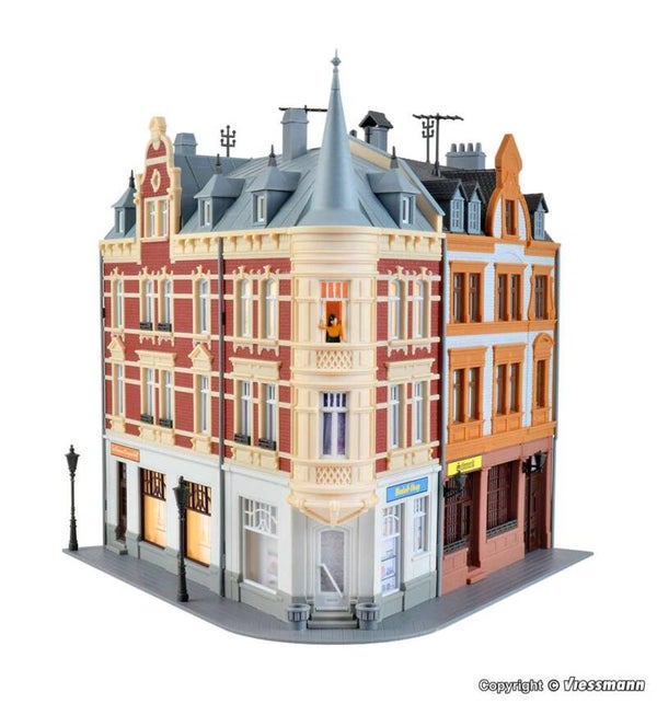 Kibri 38295 H0 Stadthaus mit Figur und Hausbeleuchtung