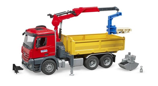 bruder 03651 Mercedes-Benz Arocs Baustellen-LKW mit Kran, Schaufelgreifer, Palettengabeln und 2 Paletten