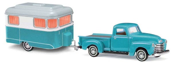 BUSCH 48243 H0 Chevrolet Pick-up, + Nagetusch Wohnwagen
