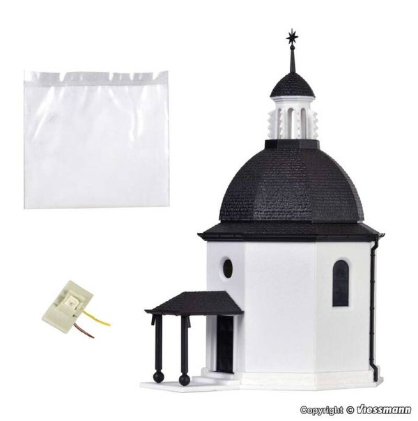 Vollmer 47612 N Stille-Nacht-Gedächtniskapelle mit LED-Beleuchtung und Kunstschnee, Funktionsbausatz