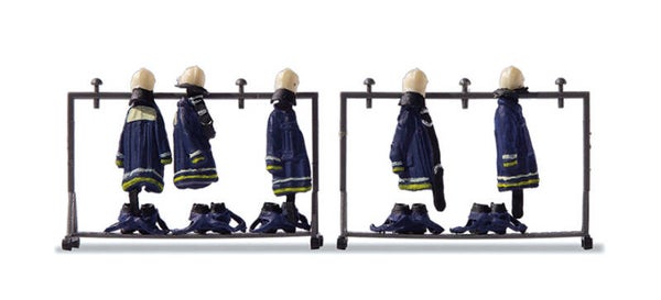 Preiser 17719 Blaue Feuerwehruniformen auf zwei Ständern