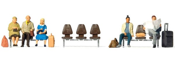 Preiser 10661 3 wartende Reisende, Kofferkuli, 3 Sitzreihen