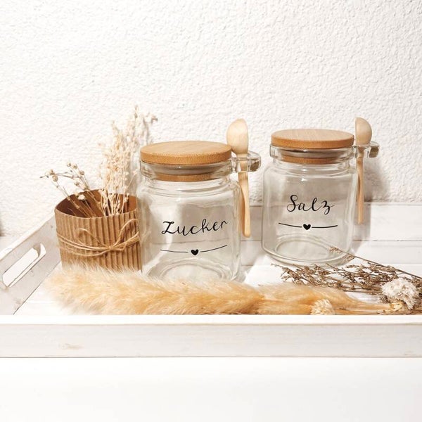 Vorratsgläser mit Holzlöffel