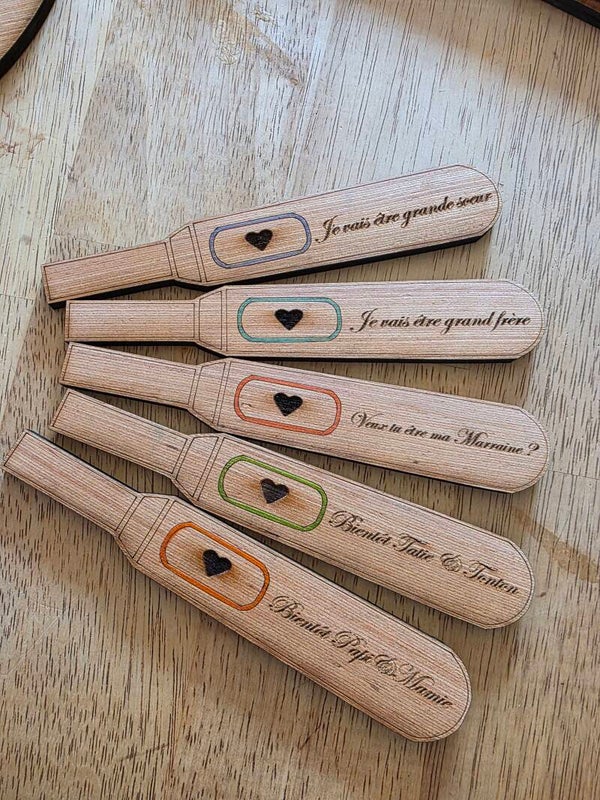 Annonce grossesse originale: Test de grossesse en bois gravés