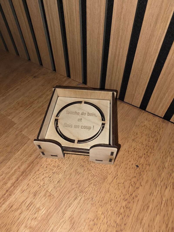 Coffret de sous verres en bois gravés