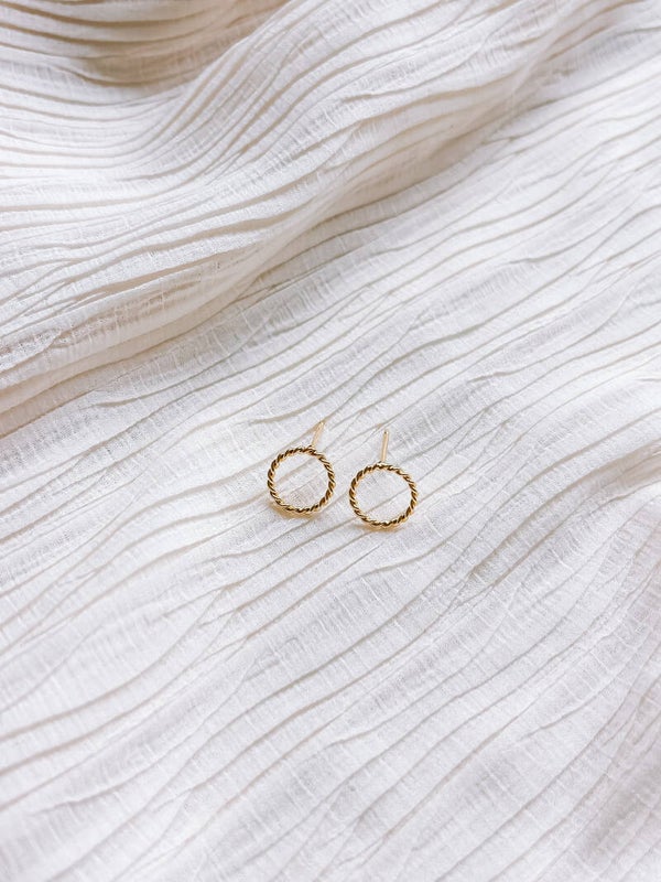 Studs | round