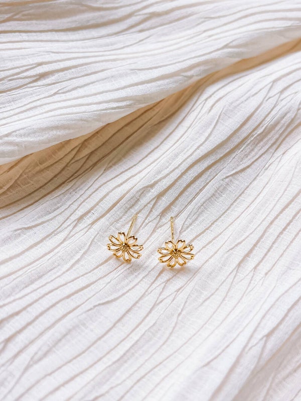 Jasmine studs | golden glow