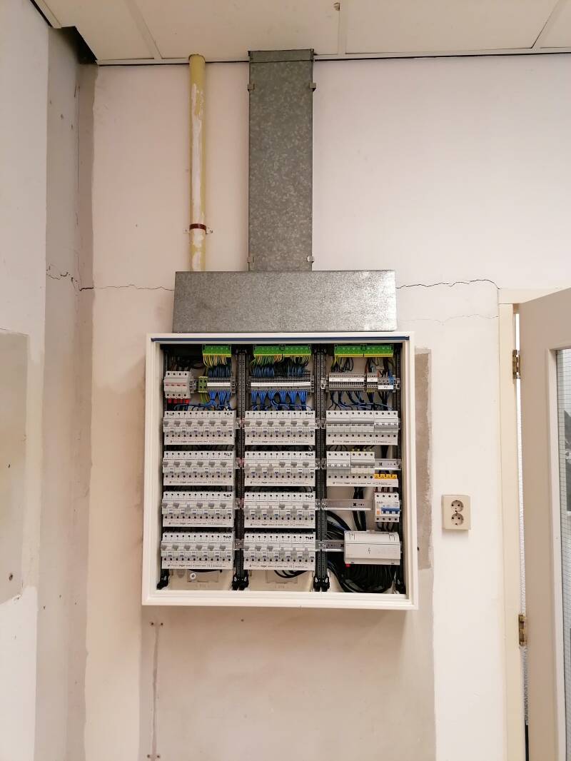 05f0c326-90a1-4fa6-ac81-f31c071363bf-standard-qmeng9.jpg