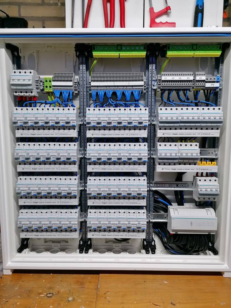 305989e7-c6e3-42e5-81e0-23e65ed28001-standard-bxh1k6.jpg