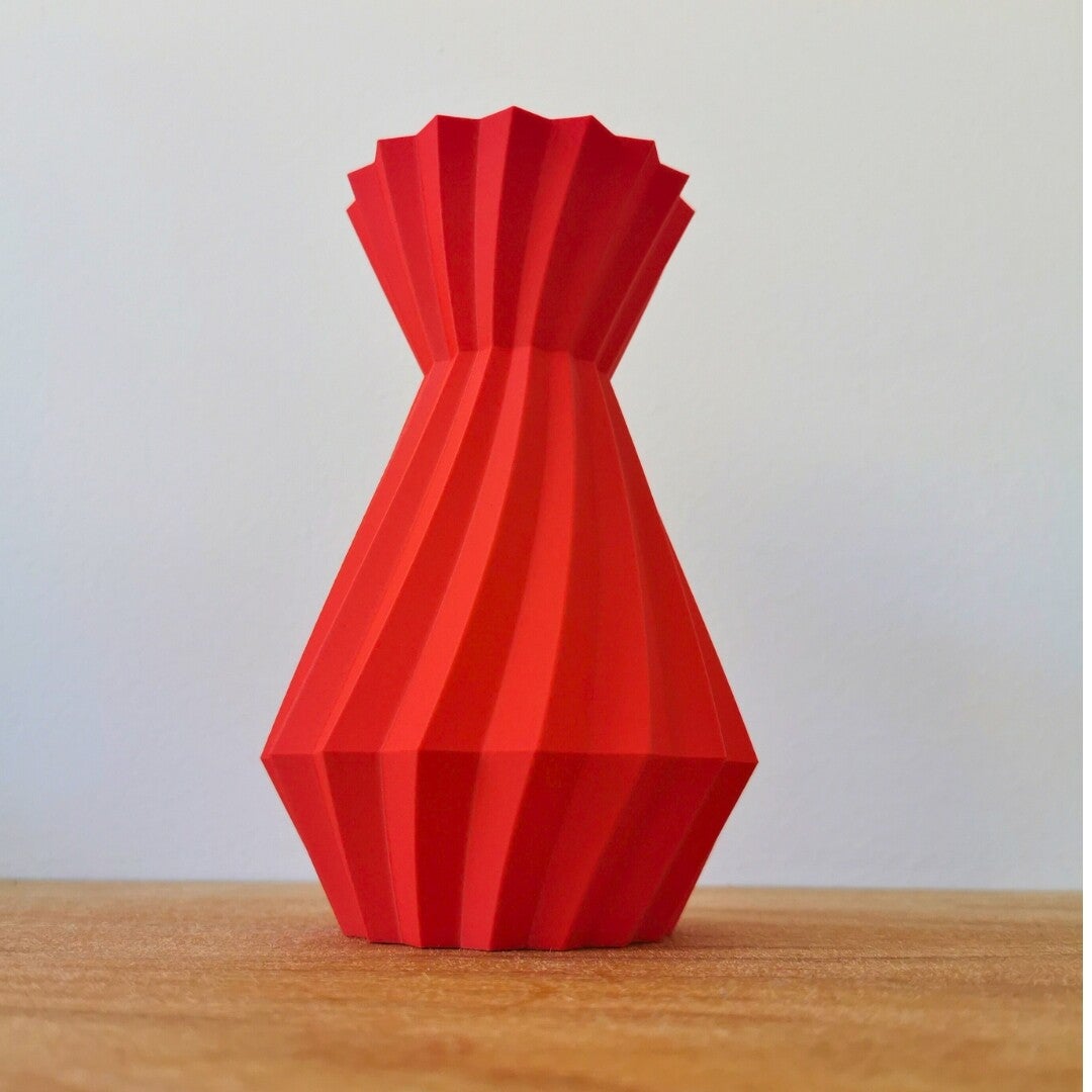 Dancing Queen – Vaza, ki pleše z obliko