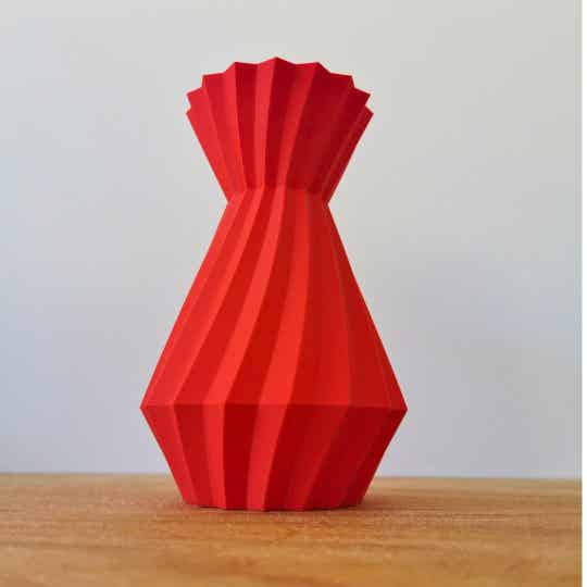 Dancing Queen – Vaza, ki pleše z obliko