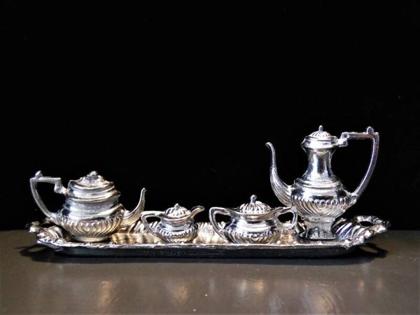 Miniatuur theeservies