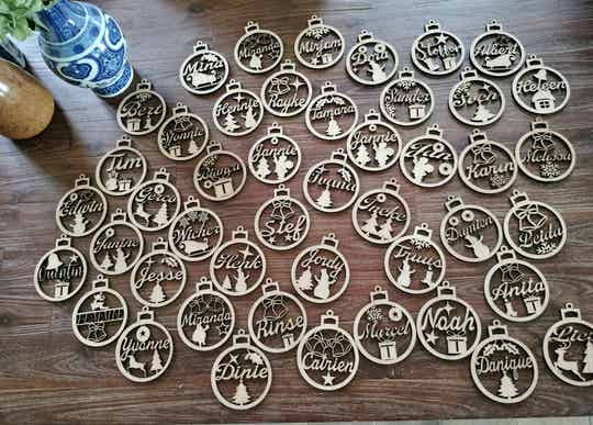 Kerstbal hout uitgesneden