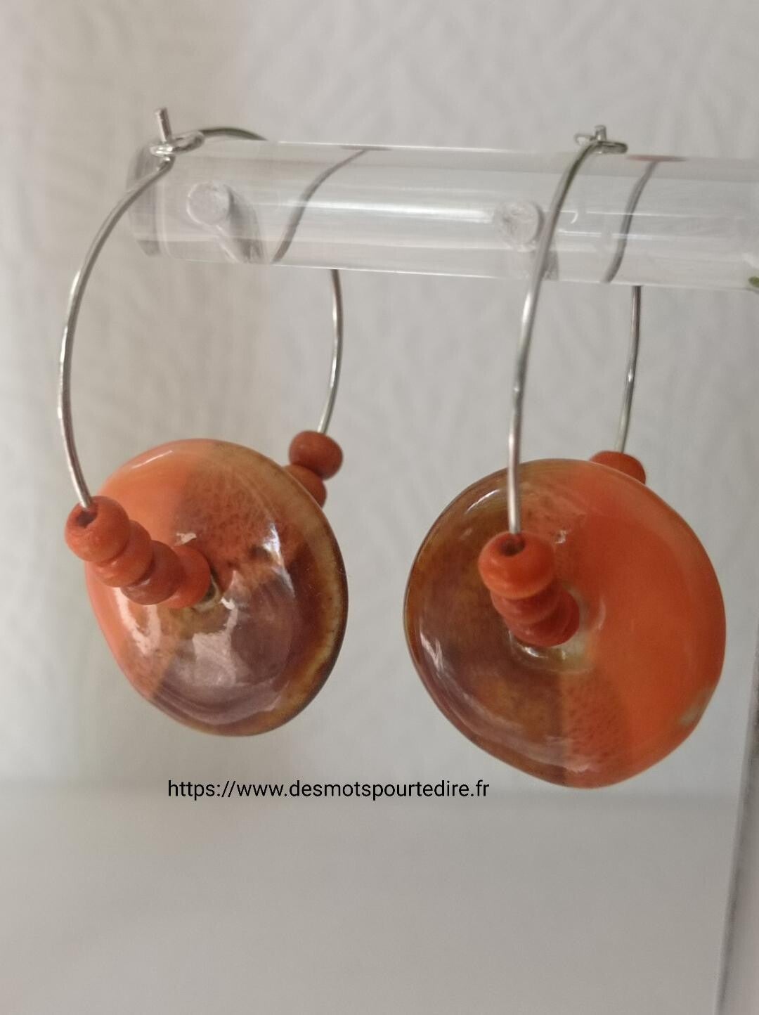 Boucles d'oreilles créoles argentées et perles en céramique