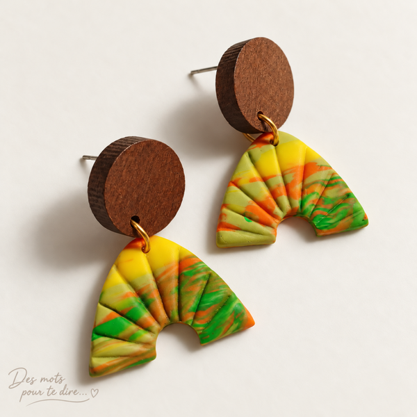 Boucles d’oreilles éventail — Bois et pâte polymère multicolore