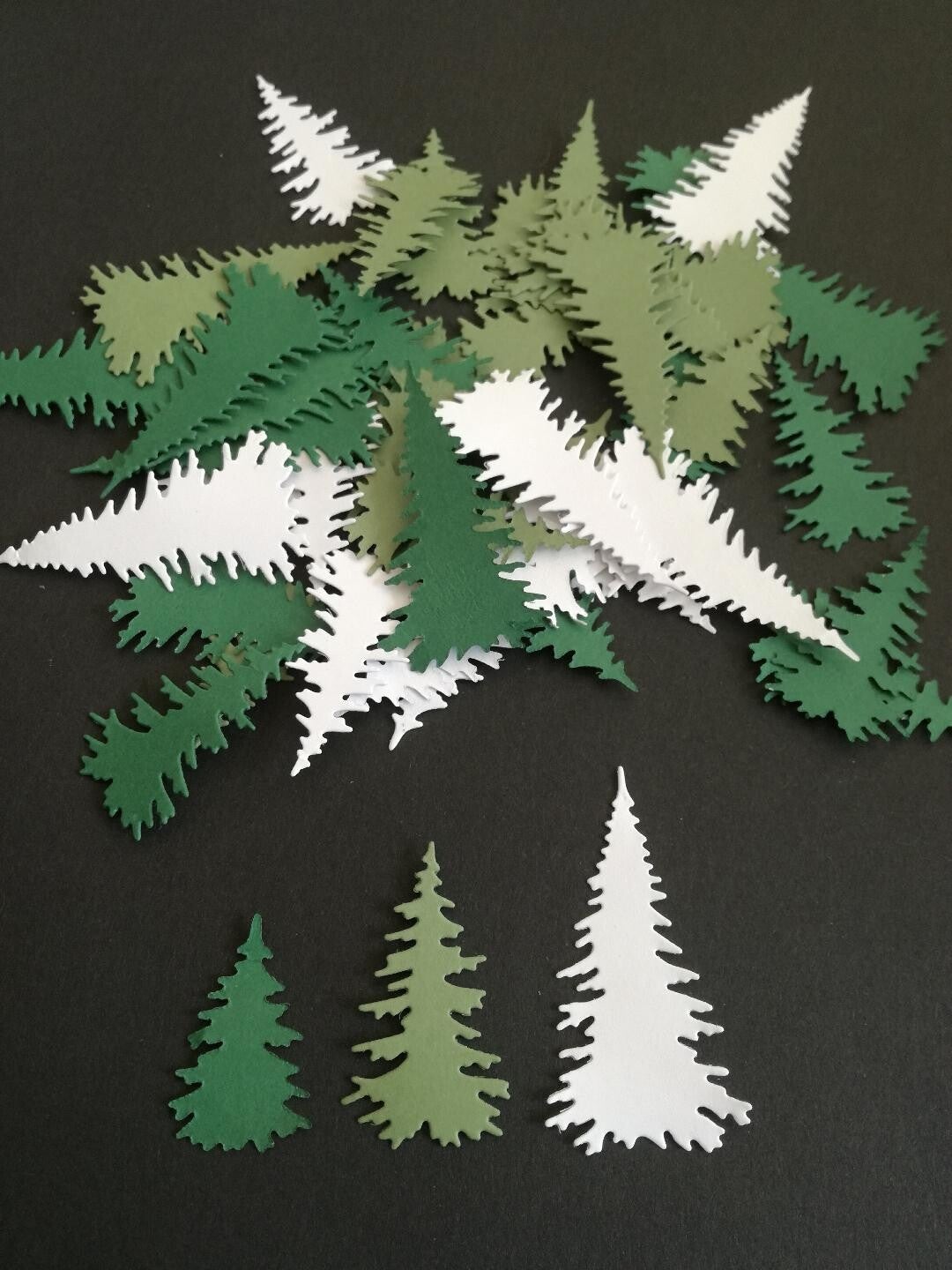 Lot de 50 découpes de sapins