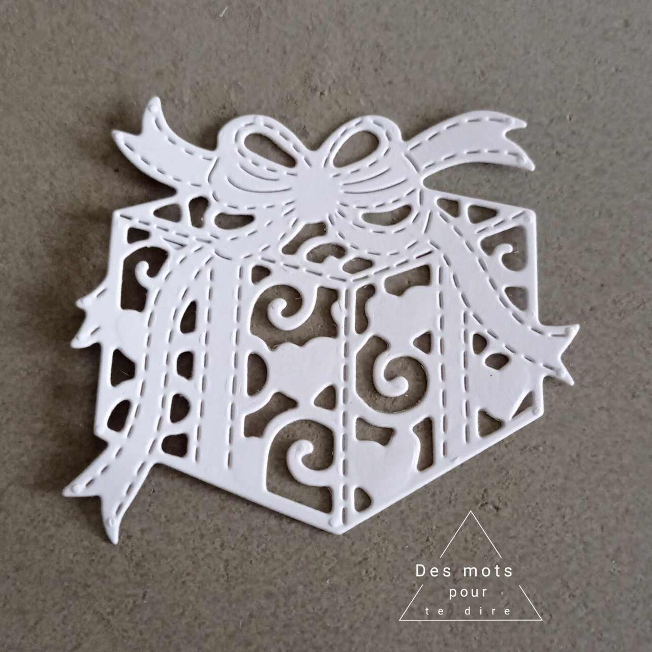 Découpe " Paquet cadeau" (Réf N2)