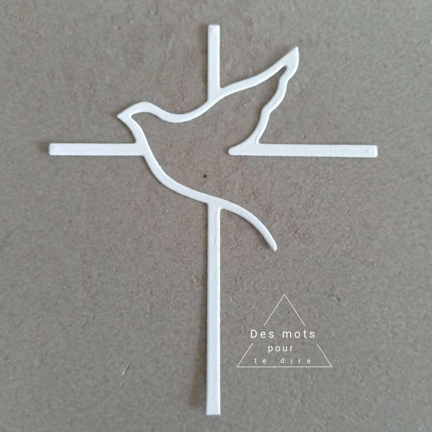 Découpe papier "Colombe et Croix" (Réf. R8)