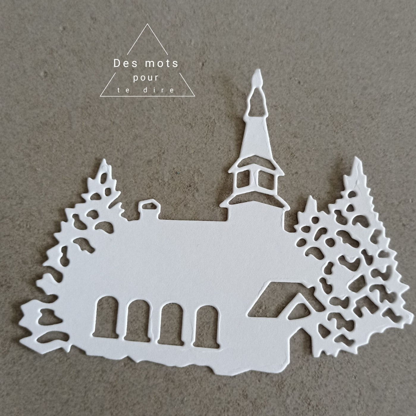 Eglise et sapins - Découpe embellissement en papier pour scrapbooking (Ref.N62)