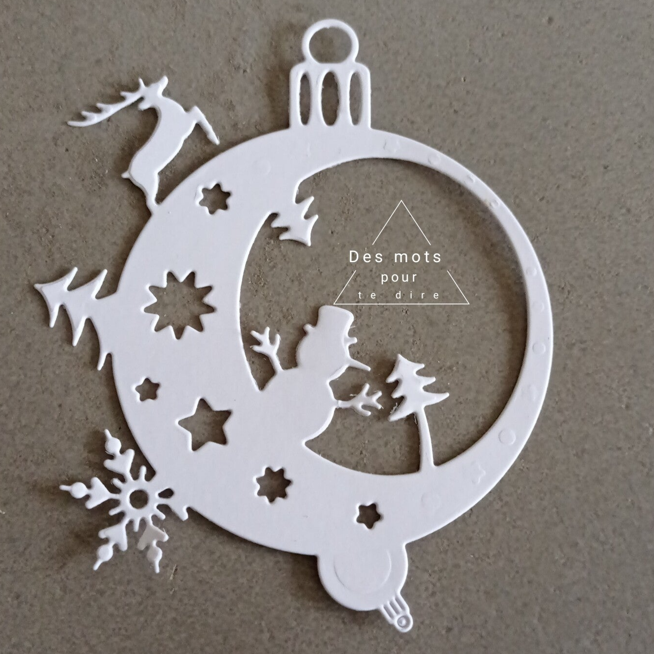 Découpe Embellissement "Boule de Noël" (Réf N18)