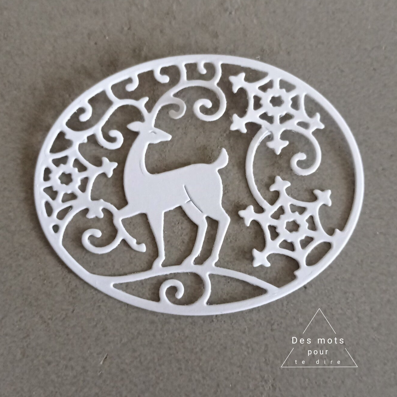 Découpe médaillon Cerf et flocons de neige - N56 -