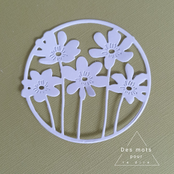 Découpe Fleurs dans médaillon - Réf. FL22 -