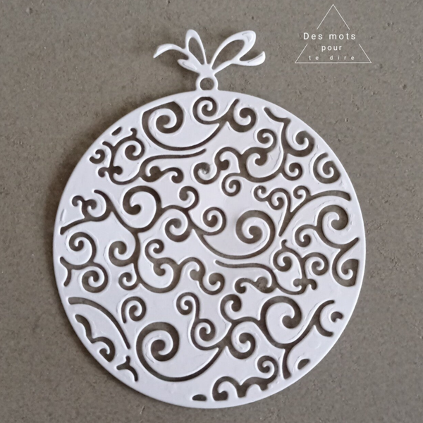 Découpe Grande boule de Noël ciselée - N 17 -