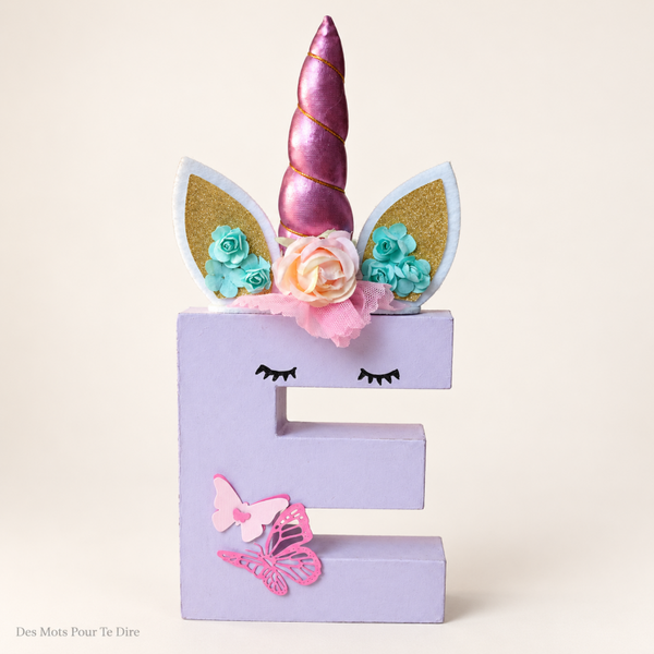 Lettre E licorne – Décoration artisanale mauve
