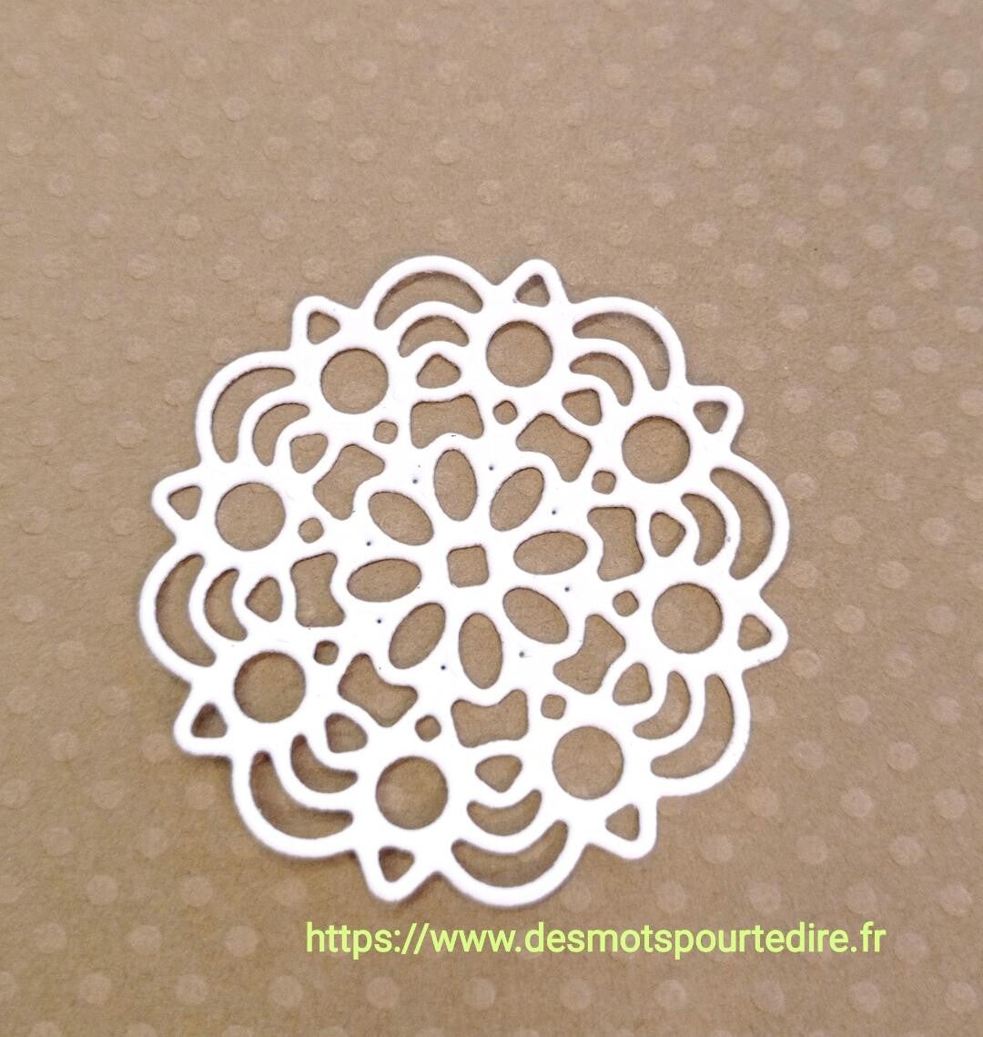 Mandala - Découpe embellissement en papier pour scrapbooking (Réf.G14)