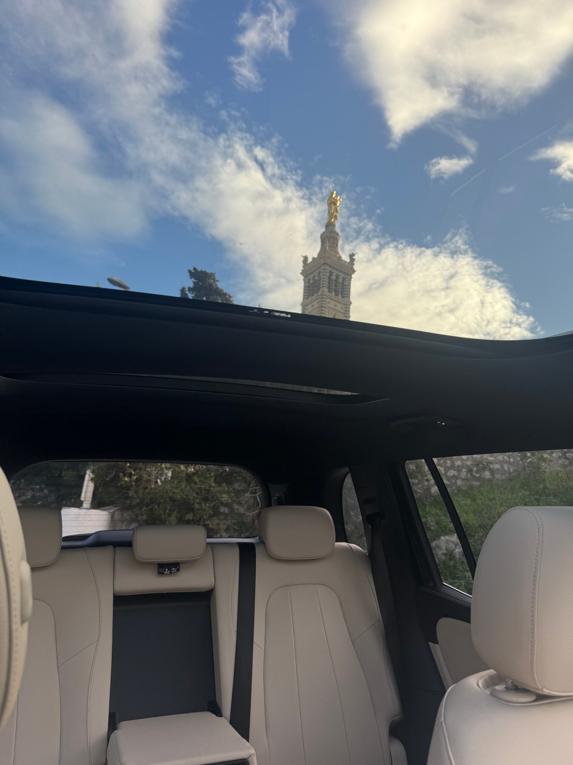 VTC Marseille XL Notre Dame de la Garde Toit Panoramique Mercedes Benz 