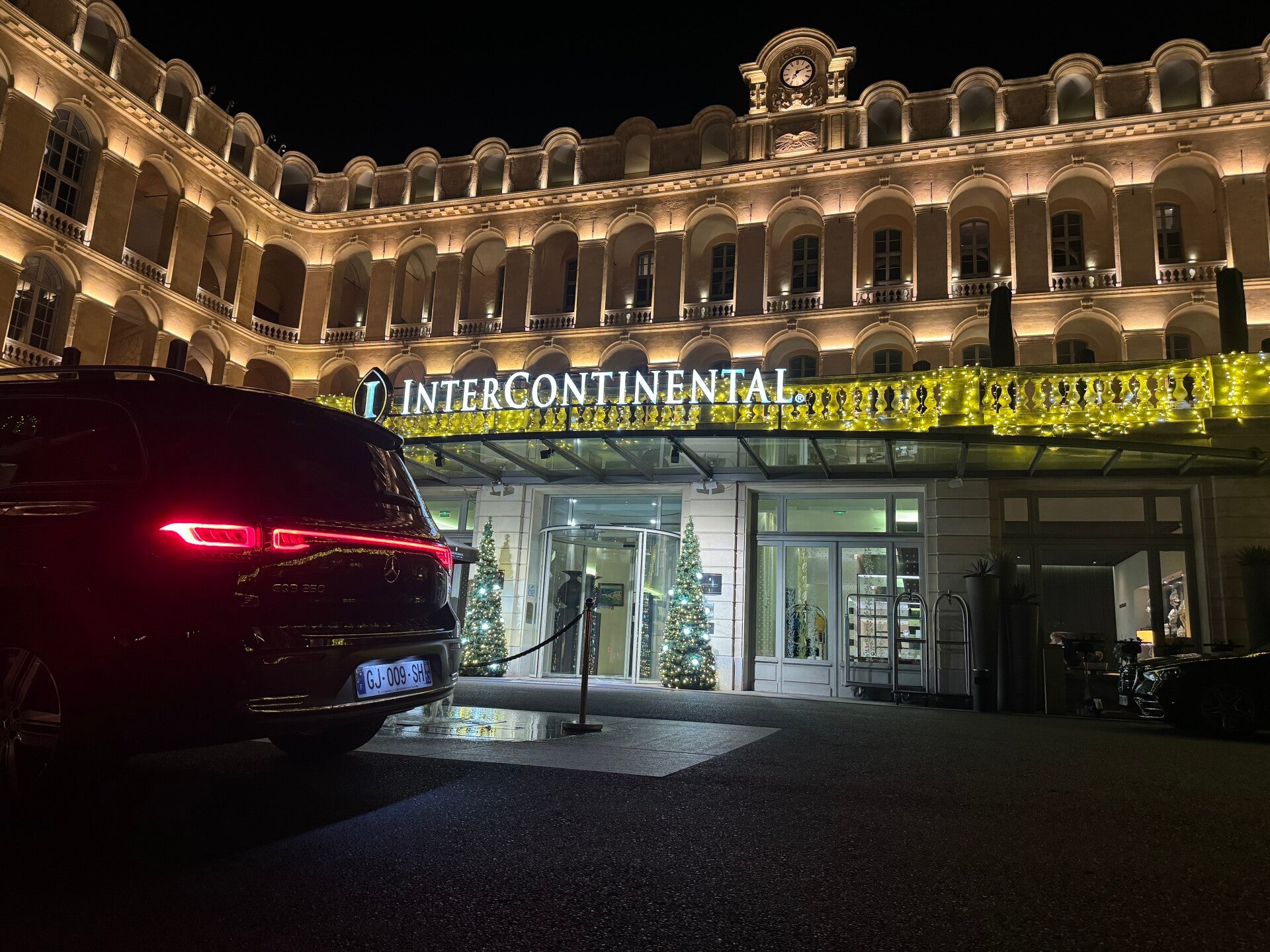 VTC Marseille XL Taxi Groupe Van Réservation chauffeur privée premium Hôtel Aeroport Gare Croisière City Tour intercontinental Sofitel Novotel NH Nhow 