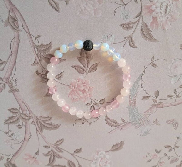 Pulsera volcánica, cuarzo rosa y cuarzo blanco