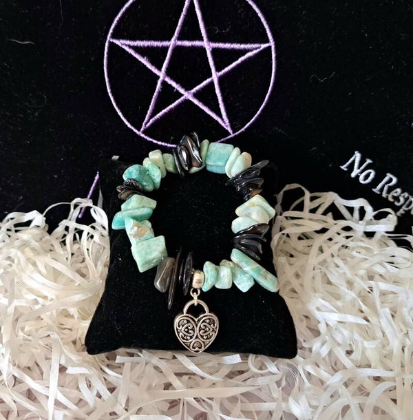 Pulsera de amazonita y nacar tintado corazon