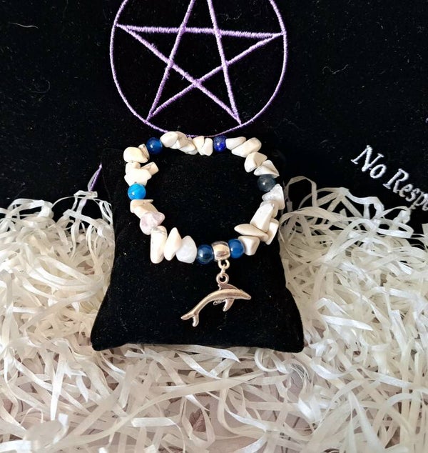Pulsera de howlita y ágata azul con delfin