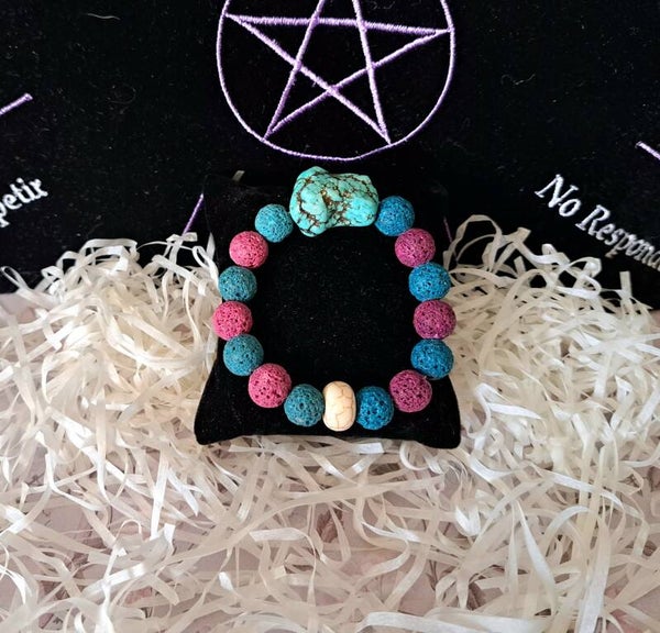 pulsera de piedras volcánicas con turquesa y howlita Mod 1