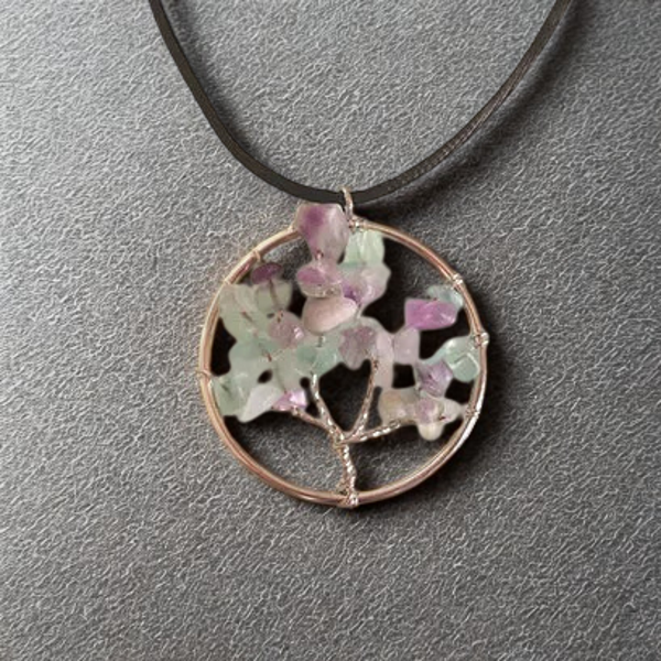 colgante de fluorita con el arbol de la vida