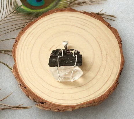 Colgante de turmalina con cuarzo bañado en plata