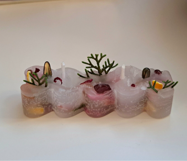 Vela decorativa corazones con naranja, ciprés y rosas
