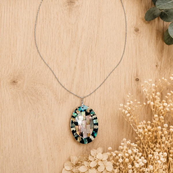 Collar de Acero con Colgante de Nácar y Abalón