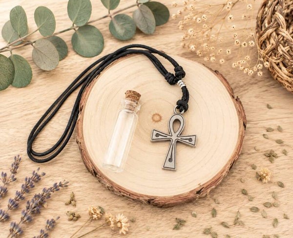 Amuleto cruz egipcia con aceite protector