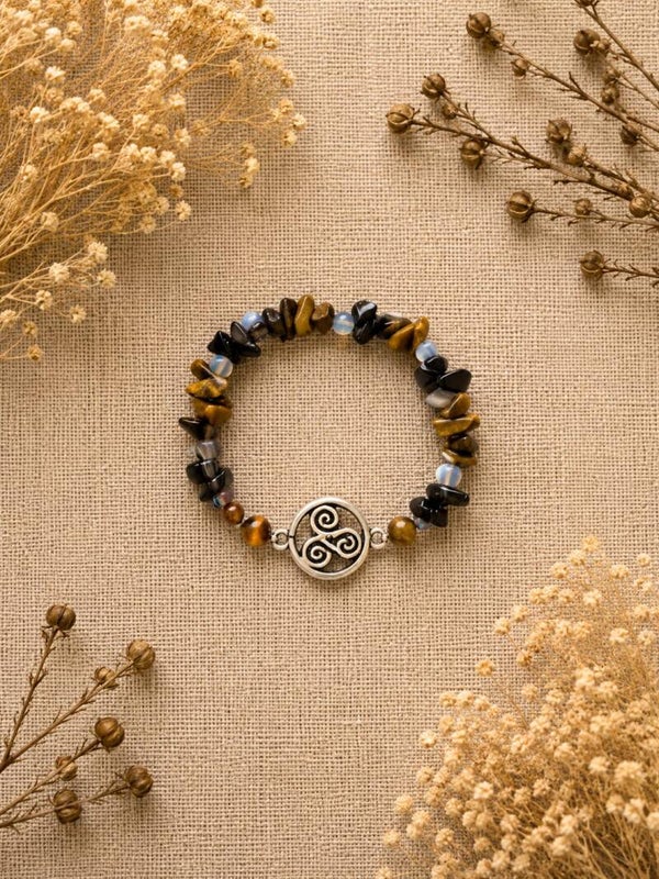 Pulsera ojo de tigre, ónix y ágatas con símbolo triskel