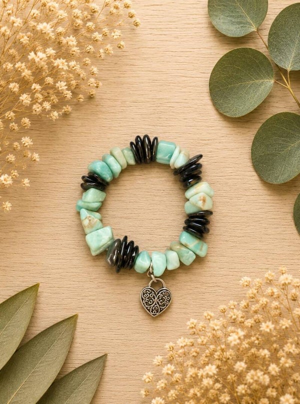 Pulsera de amazonita y nacar tintado corazon