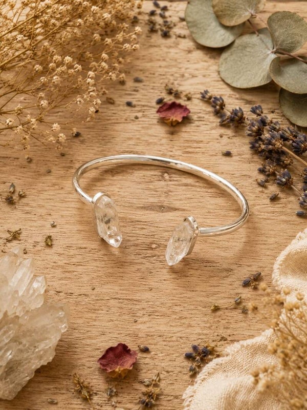 Brazalete Amaterasu cuarzo cristal bañado en plata