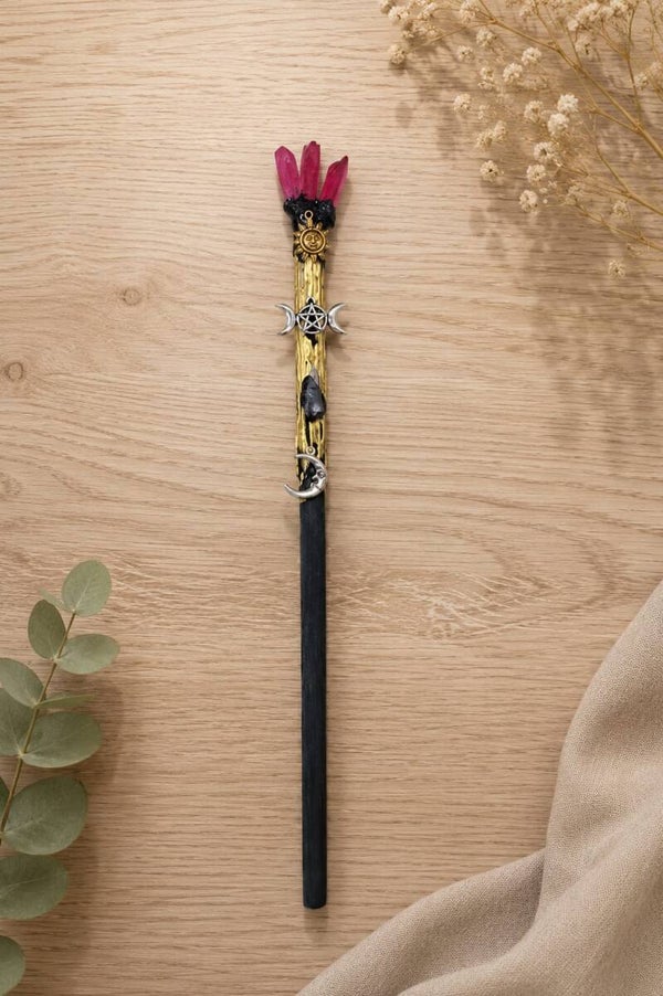 Varita Mágica de Madera con Símbolo Esotérico – 33 cm (aprox.) MOD1