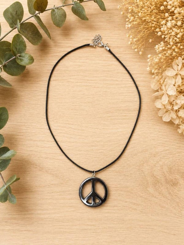 Collar con Colgante Símbolo de la Paz en Hematita